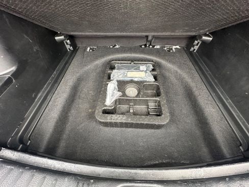 Used 2018 Jeep Compass Latitude w/ Cold Weather Group image 14