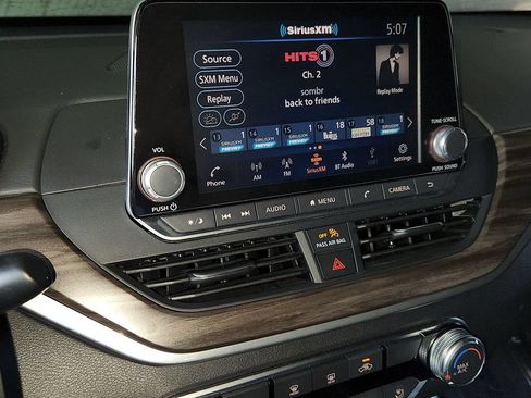 Used 2025 Nissan Altima 2.5 SV FWD image 18