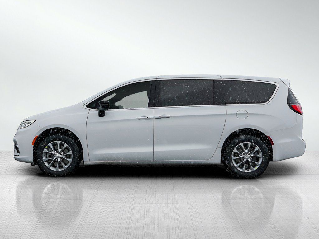 Used 2026 Chrysler Pacifica Select AWD/4WD image 4