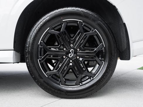 Certified 2026 INFINITI QX80 4WD w/ Sport Exterior Package image 27