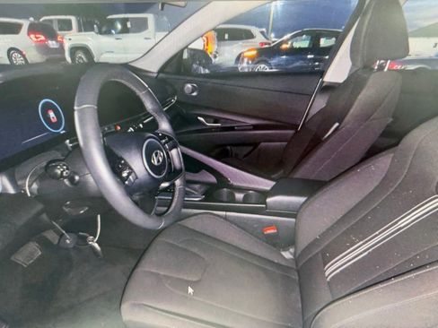Used 2025 Hyundai Elantra SEL FWD image 3