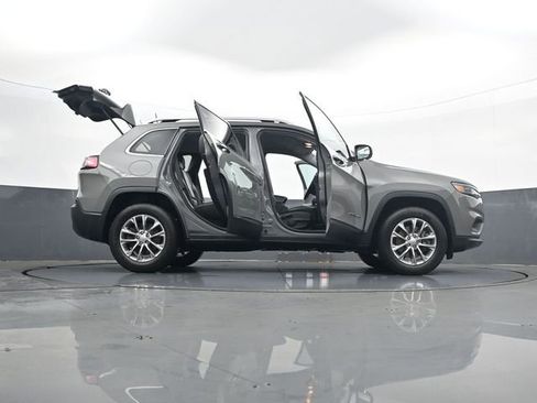 Used 2019 Jeep Cherokee Latitude Plus w/ Cold Weather Group AWD/4WD image 33