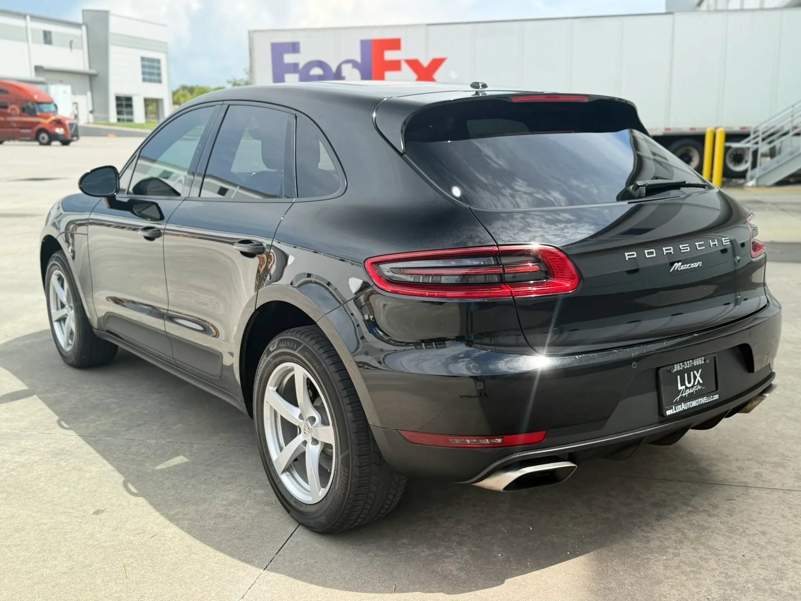 Used 2018 Porsche Macan Sport Edition AWD/4WD image 11