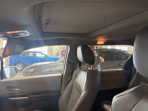 Used 2022 Toyota Sienna XLE image 12