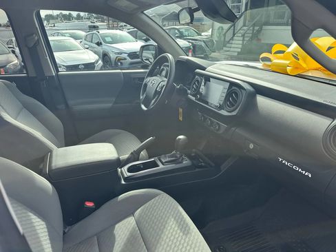 Used 2022 Toyota Tacoma SR image 12