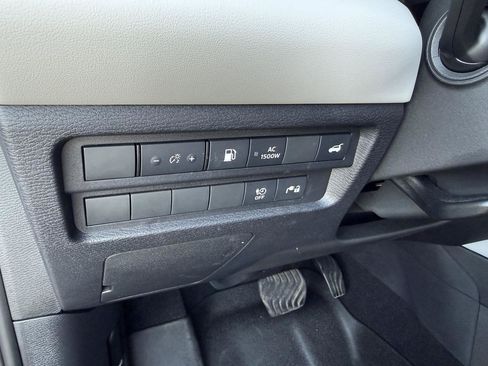 Used 2025 Mitsubishi Outlander SEL Plug-In Hybrid AWD/4WD image 17
