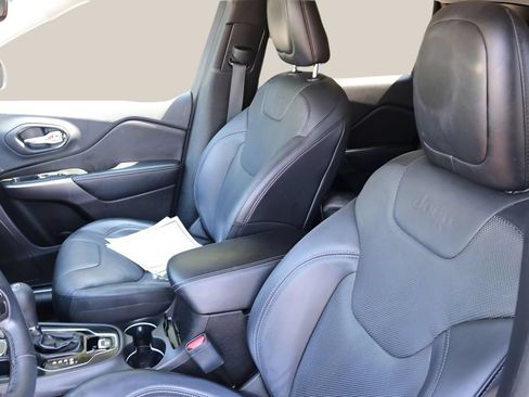 Used 2019 Jeep Cherokee Limited FWD image 12