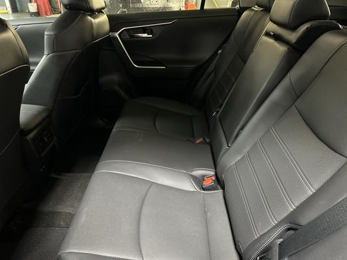 Used 2022 Toyota RAV4 Limited FWD image 6