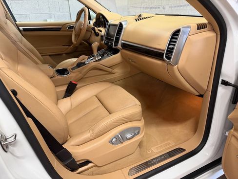 Used 2014 Porsche Cayenne Diesel AWD/4WD image 30
