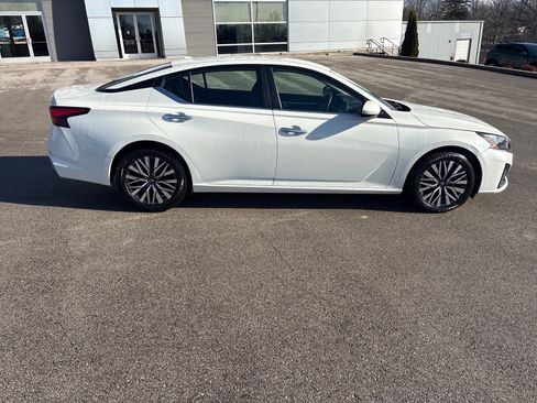 Used 2023 Nissan Altima 2.5 SV image 4