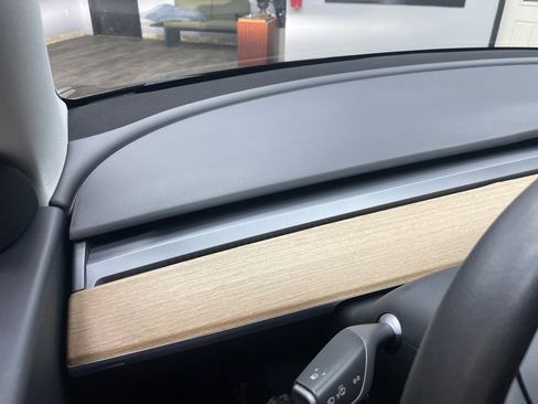 Used 2020 Tesla Model Y Long Range image 19