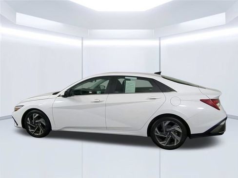 Used 2025 Hyundai Elantra SEL FWD image 6