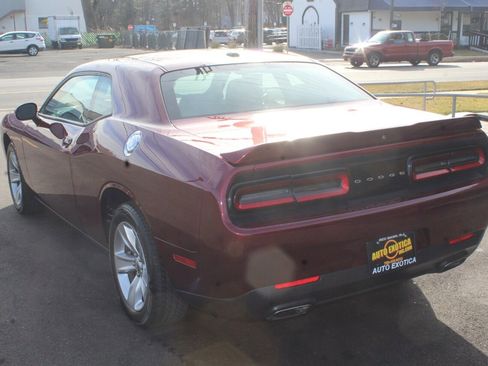 Used 2018 Dodge Challenger SXT image 2