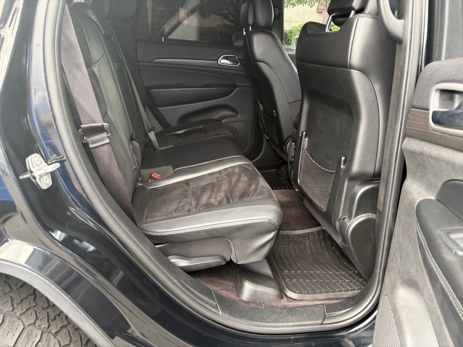 Used 2018 Jeep Grand Cherokee Altitude RWD image 16