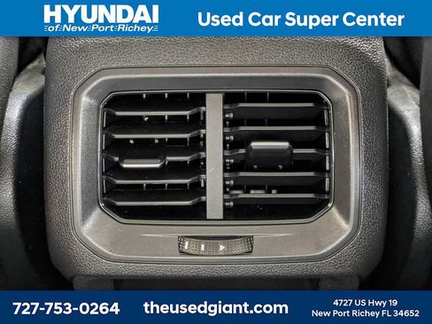 Used 2023 Volkswagen Tiguan SE image 17