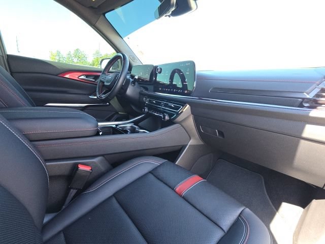 Used 2025 Chevrolet Traverse RS FWD image 23