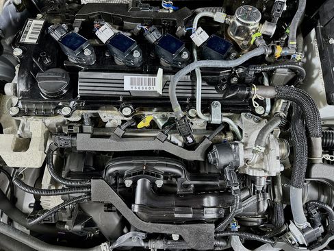 Used 2024 Toyota Corolla Cross LE image 31