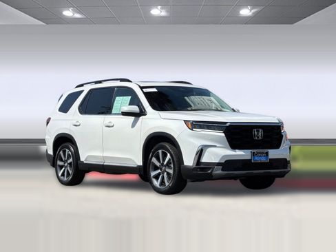 Certified 2023 Honda Pilot Touring image 7