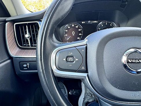 Used 2021 Volvo XC60 T5 Momentum w/ Premium Package image 16