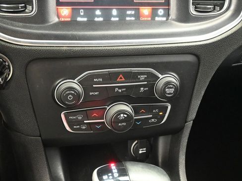 Used 2018 Dodge Charger R/T image 18
