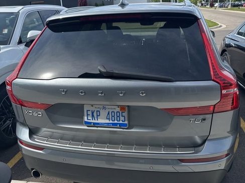 Used 2018 Volvo XC60 T5 Momentum w/ Convenience Package AWD/4WD image 4