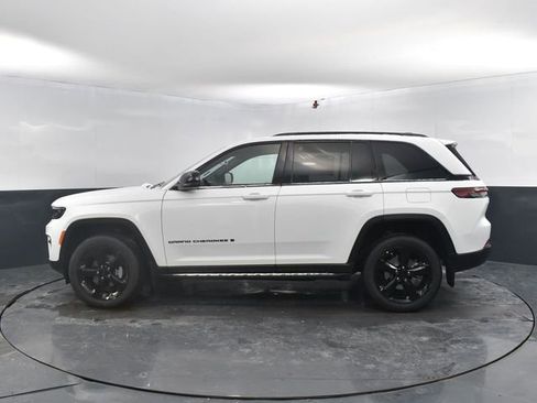 New 2025 Jeep Grand Cherokee Altitude w/ Trailer Tow Package AWD/4WD image 5