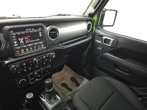 Used 2020 Jeep Wrangler Unlimited Sahara w/ Uconnect 4C Nav & Sound Group AWD/4WD image 26