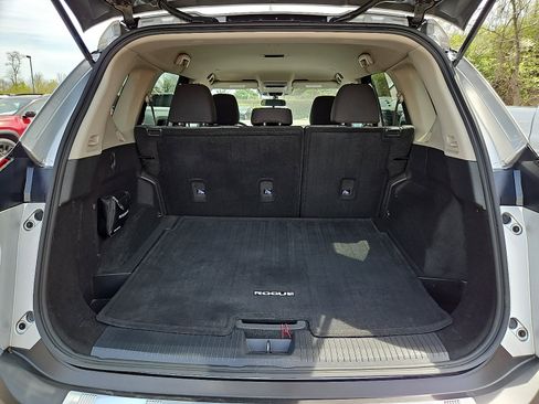 Used 2022 Nissan Rogue SV AWD/4WD image 29