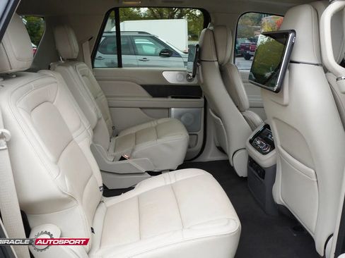 Used 2019 Lincoln Navigator L Reserve image 38