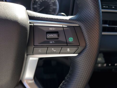 Used 2024 Mitsubishi Outlander AWD image 24