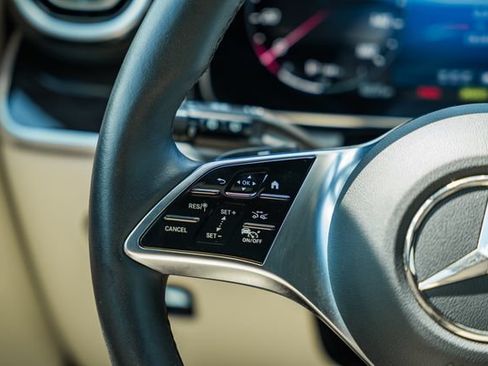 Certified 2025 Mercedes-Benz GLC 350e 4MATIC image 28