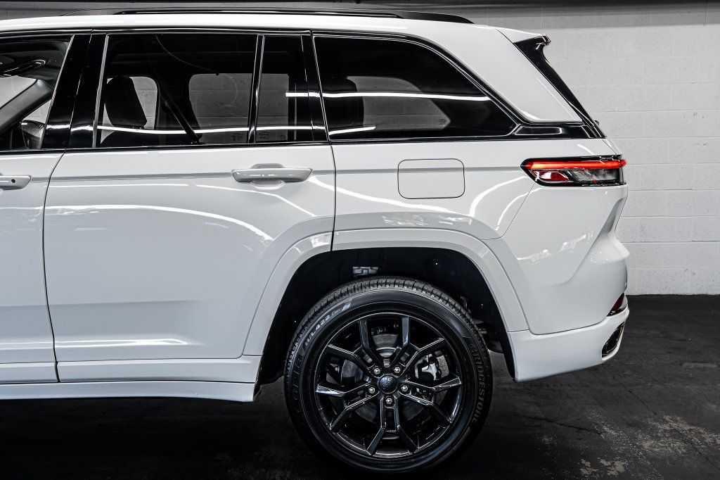 Used 2023 Jeep Grand Cherokee 30th Anniversary AWD/4WD image 13