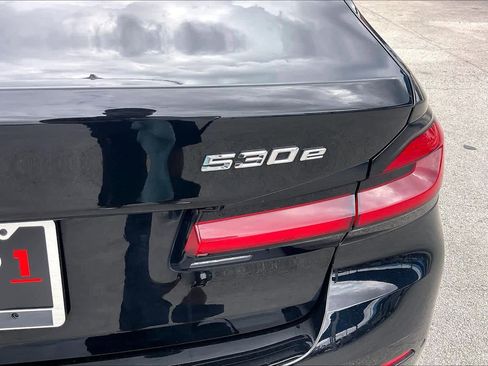 Used 2021 BMW 530e w/ Parking Assistance Package image 33