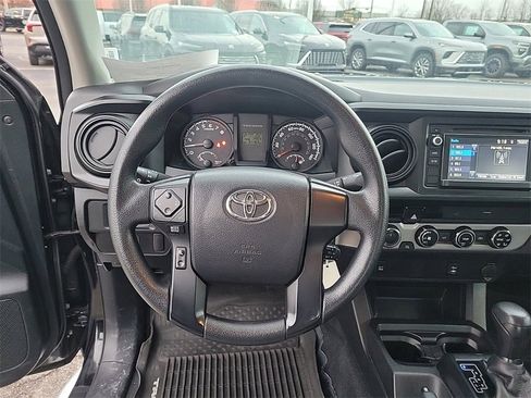 Used 2017 Toyota Tacoma SR image 20