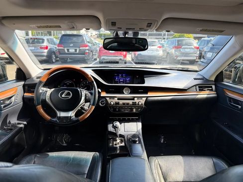 Used 2013 Lexus ES 300h w/ Luxury Pkg FWD image 11