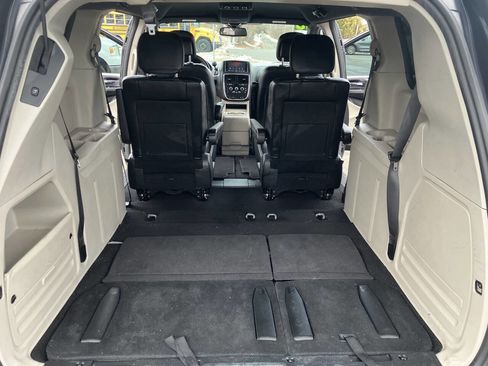 Used 2018 Dodge Grand Caravan SXT image 24