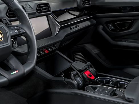 Used 2025 Lamborghini Urus SE AWD/4WD image 23