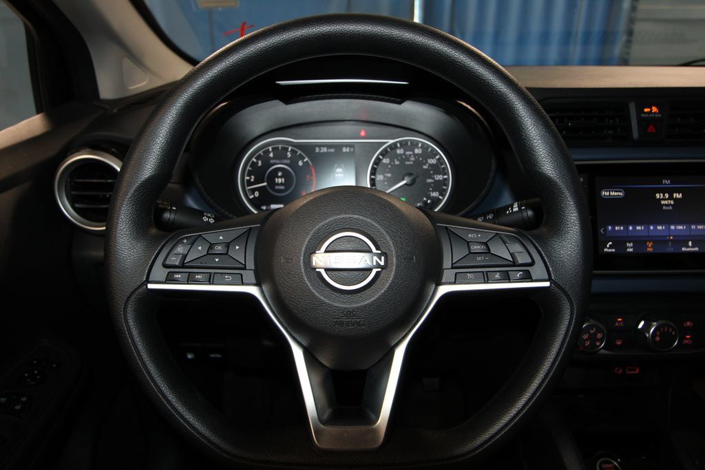 Used 2025 Nissan Versa SV FWD image 10