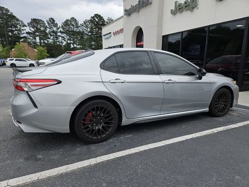 Used 2019 Toyota Camry SE FWD image 6