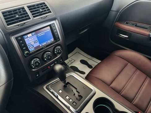 Used 2014 Dodge Challenger R/T RWD image 41