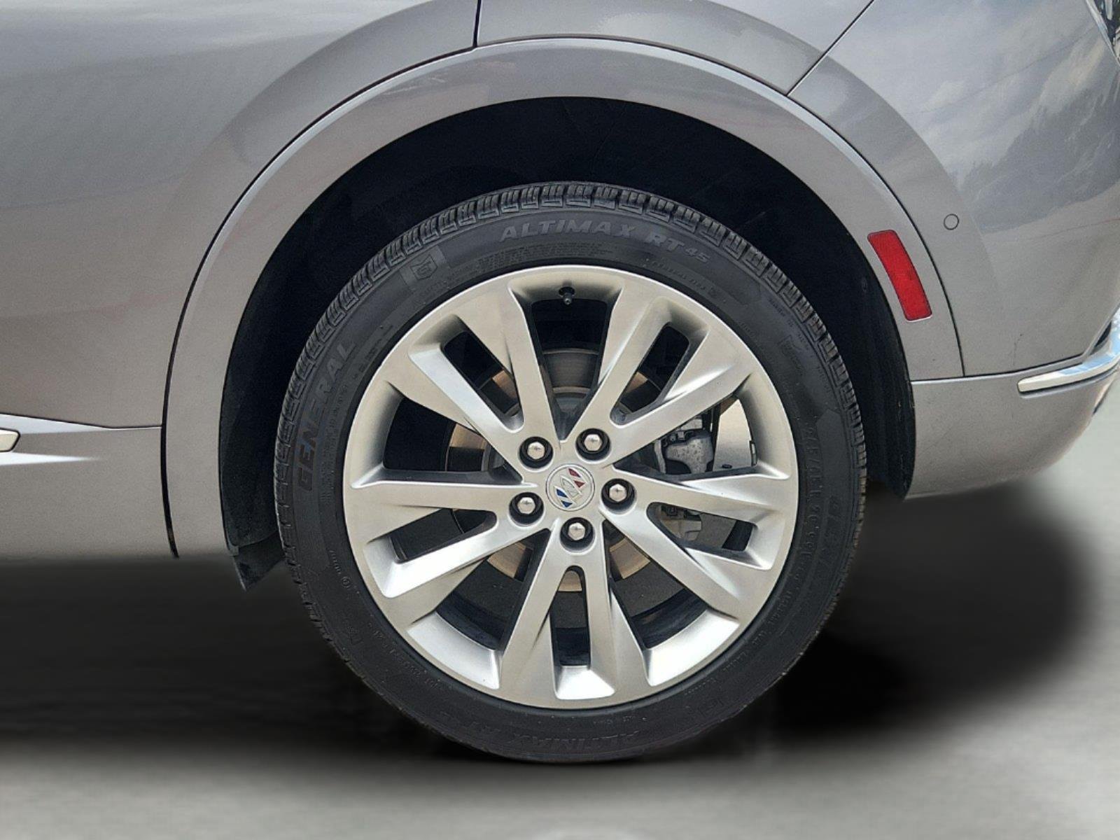 Certified 2022 Buick Envision Avenir w/ Technology Package II FWD image 34