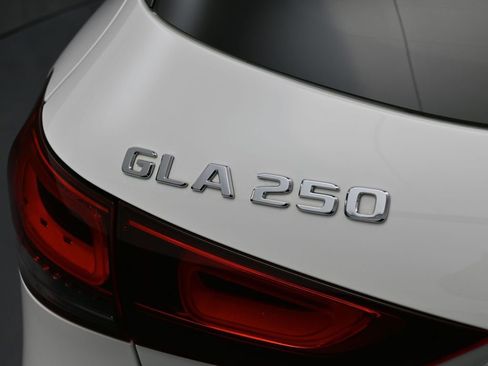 Used 2022 Mercedes-Benz GLA 250 4MATIC image 14