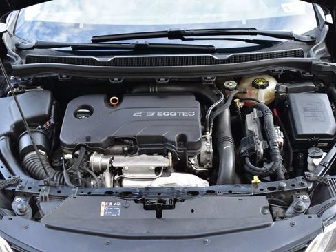 Used 2017 Chevrolet Cruze LS FWD image 12