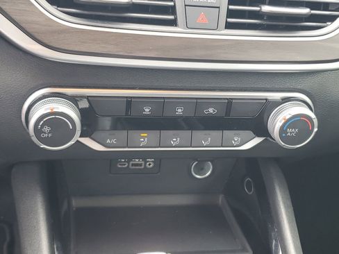 Used 2024 Nissan Altima 2.5 SV image 18