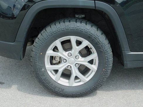 Used 2023 Jeep Grand Cherokee Limited image 30