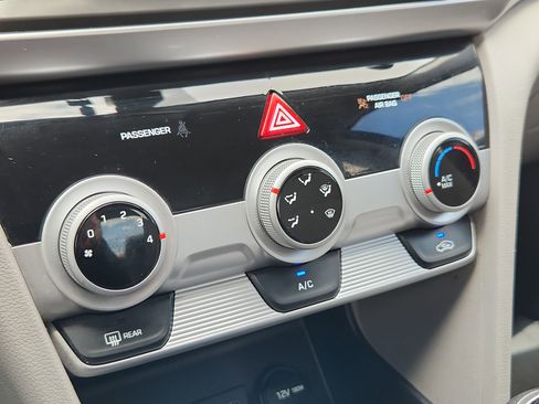 Used 2019 Hyundai Elantra SEL FWD image 24