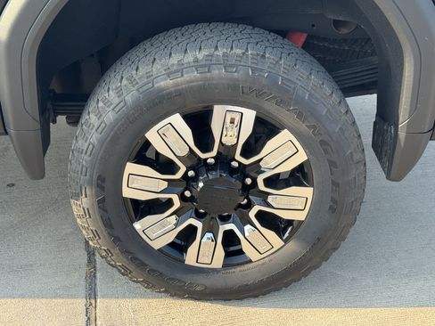 Used 2025 GMC Sierra 2500 Denali AWD/4WD image 9