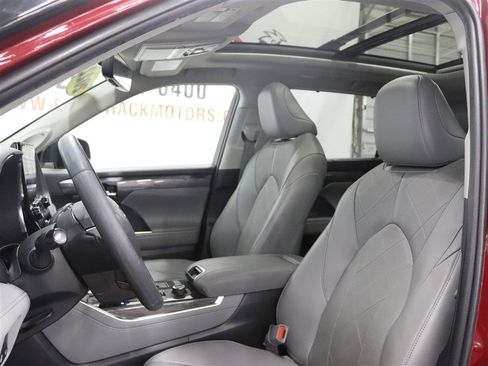 Used 2022 Toyota Highlander Platinum AWD/4WD image 7