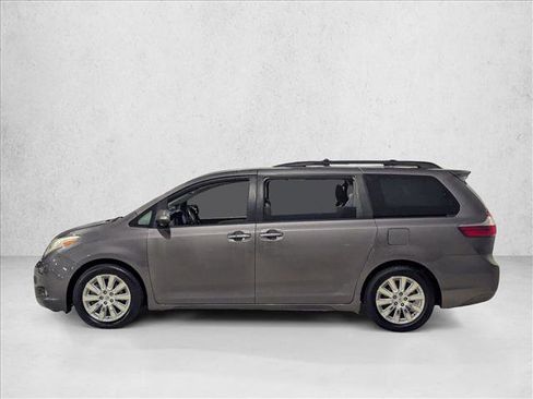 Used 2016 Toyota Sienna Limited image 9