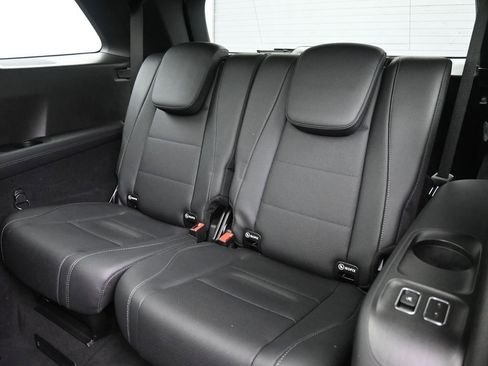 Used 2022 Mercedes-Benz GLS 450 4MATIC image 23